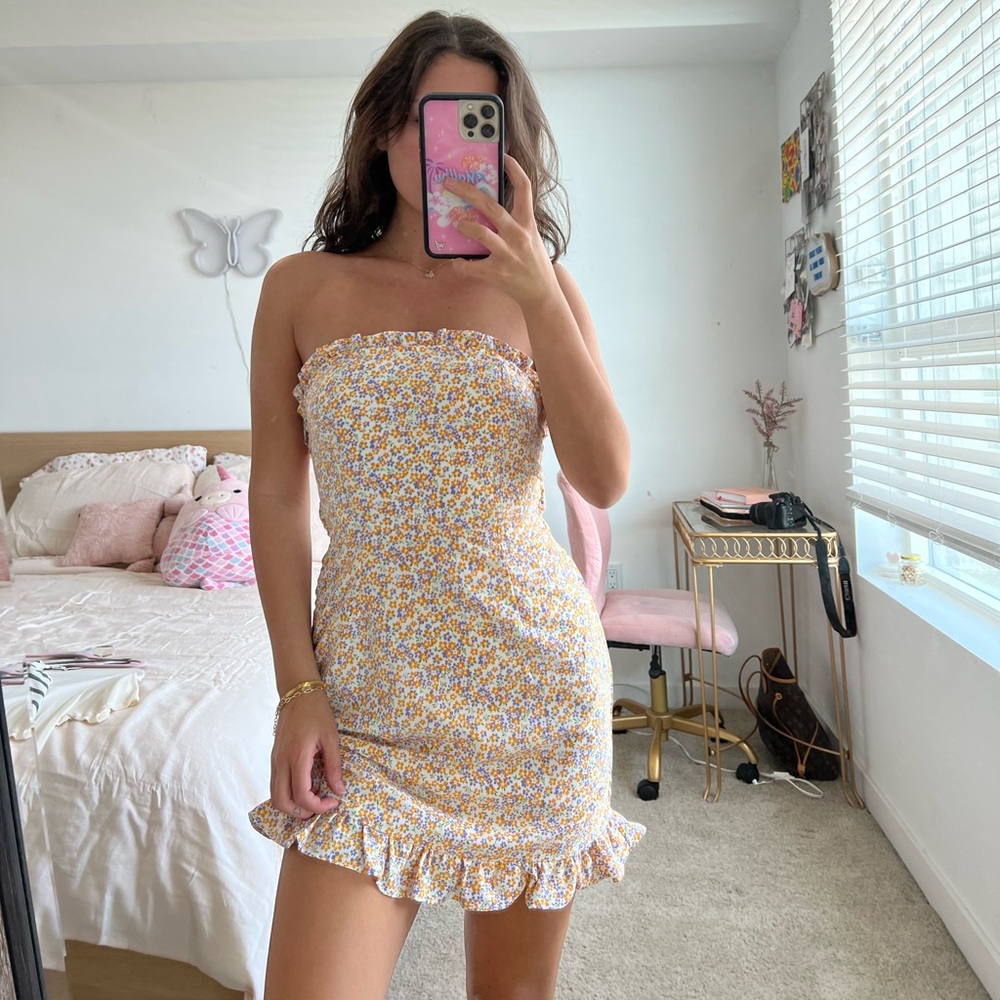 Strapless floral mini dress
Cinched bow tie back 
Cotton Candy LA